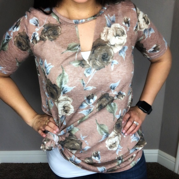 New Mauve Short Sleeve Keyhole V-Neck Floral Top - Picture 2 of 8